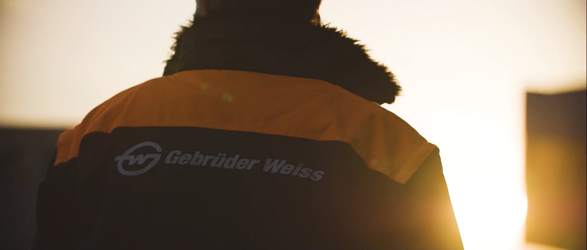 Mitarbeiter von Gebrüder Weiss im Gegenlicht, Still aus dem Referenzfilm